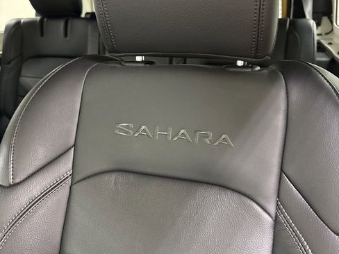 Used 2023 Jeep Wrangler Unlimited Sahara w/ Cold Weather Group image 18