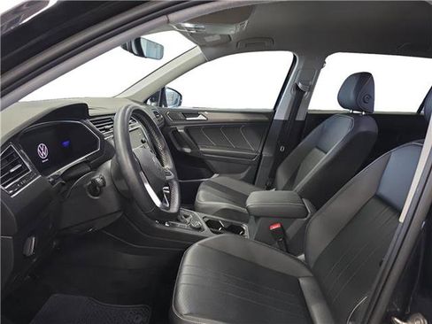 Used 2022 Volkswagen Tiguan SE AWD/4WD image 9