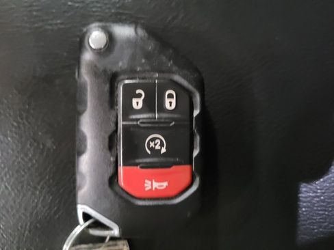 Used 2018 Jeep Wrangler Unlimited Sport S AWD/4WD image 32