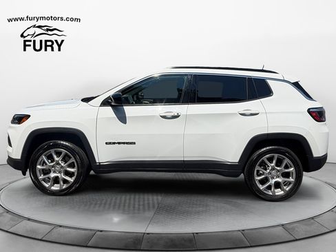 Used 2023 Jeep Compass Latitude AWD/4WD image 6