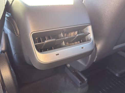 Used 2022 Tesla Model Y Performance image 24