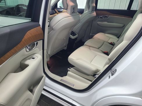 Used 2022 Volvo XC90 T6 Momentum w/ Advanced Package AWD/4WD image 36