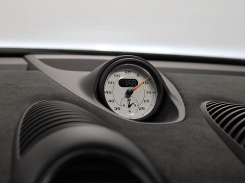 Certified 2025 Porsche 718 Cayman GT4 RS RWD image 28