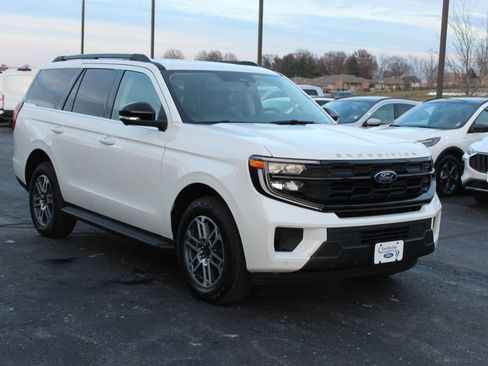 New 2025 Ford Expedition Active image 7