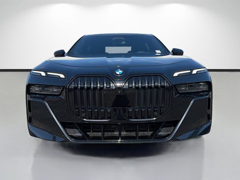 Used 2023 BMW 760i xDrive AWD/4WD image 7