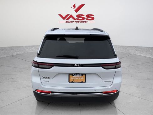 Used 2024 Jeep Grand Cherokee Laredo X w/ Luxury Tech Group I image 5