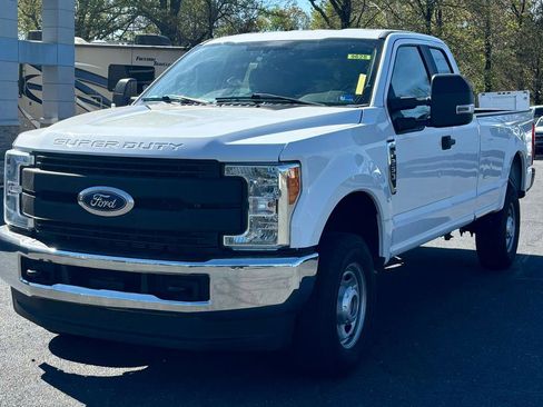 Used 2018 Ford F250 XL w/ Power Equipment Group image 2