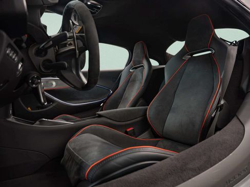 Used 2023 McLaren Artura RWD image 27