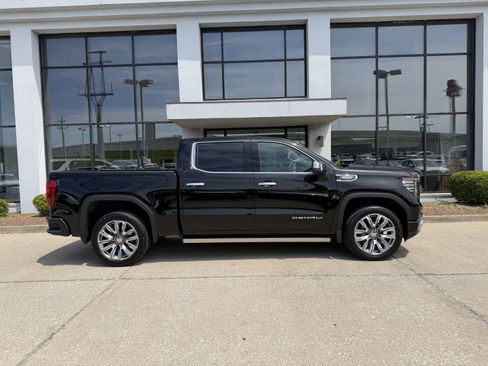 Used 2024 GMC Sierra 1500 Denali w/ Denali Reserve Package AWD/4WD image 3