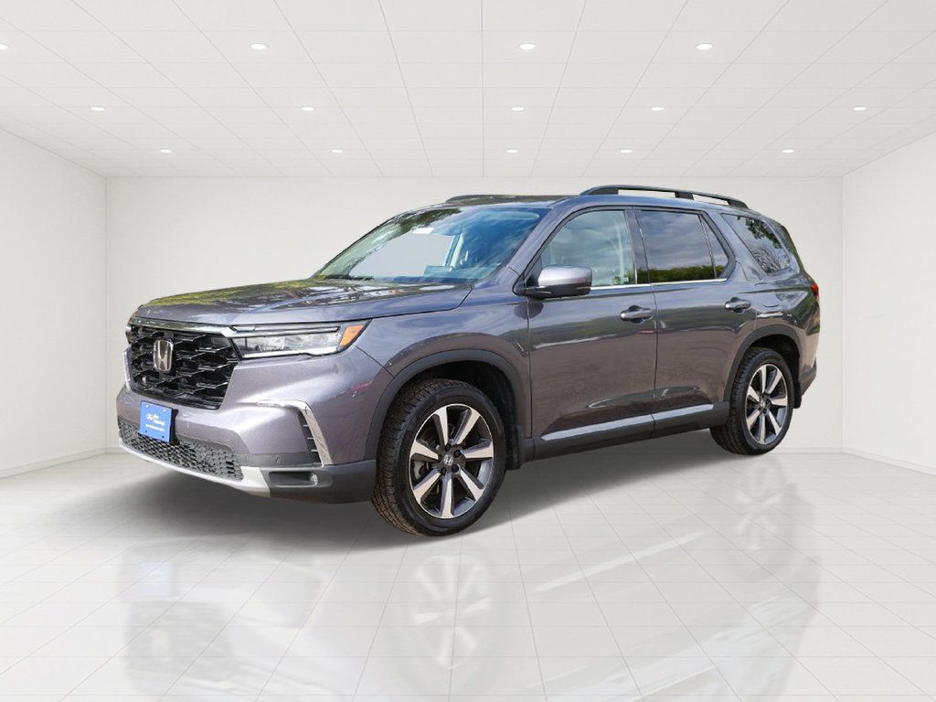 Used 2024 Honda Pilot Touring image 2