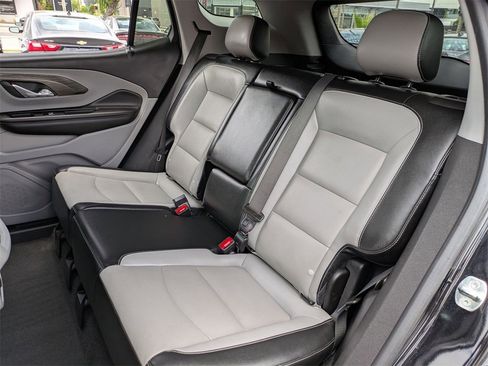 Used 2023 GMC Terrain SLT image 24