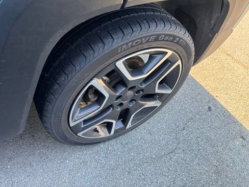 Used 2021 Jeep Renegade Latitude w/ Sun & Sound Group FWD image 8