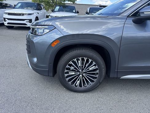 New 2025 Volkswagen Tiguan S image 9