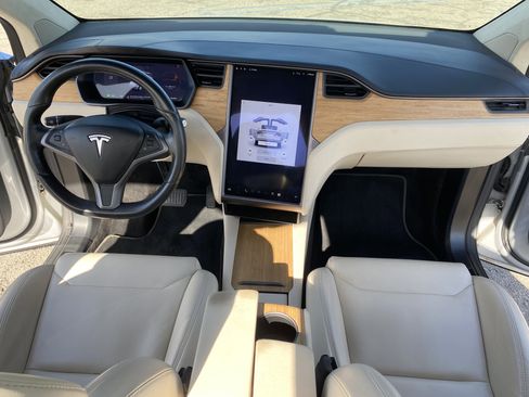 Used 2018 Tesla Model X 75D image 19
