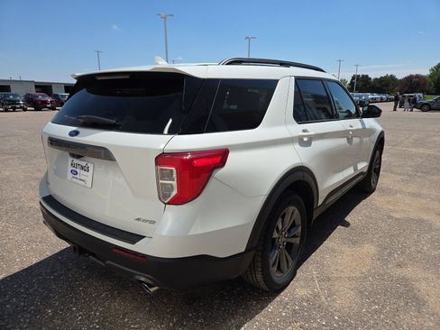 Used 2023 Ford Explorer XLT w/ Equipment Group 202A AWD/4WD image 5