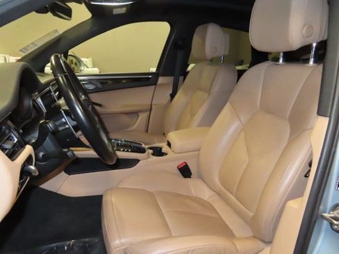 Used 2020 Porsche Macan image 21