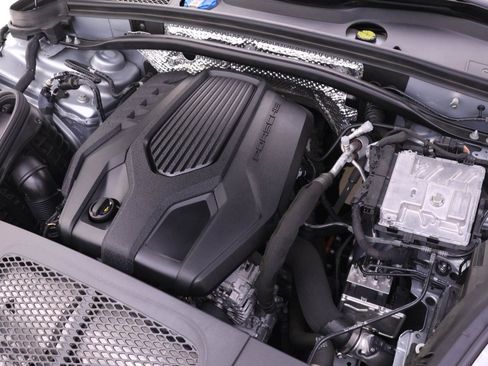 Certified 2024 Porsche Macan image 24