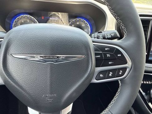 Used 2026 Chrysler Pacifica Limited FWD image 21