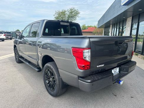 Used 2018 Nissan Titan SL AWD/4WD image 5