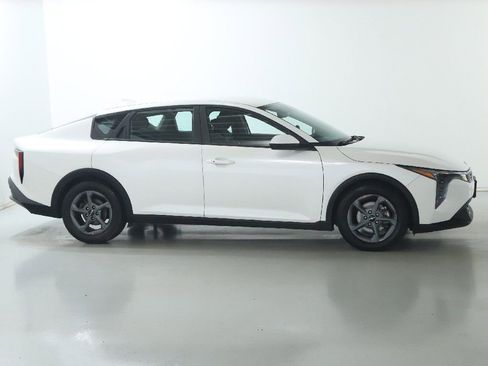 Used 2025 Kia K4 FWD image 11