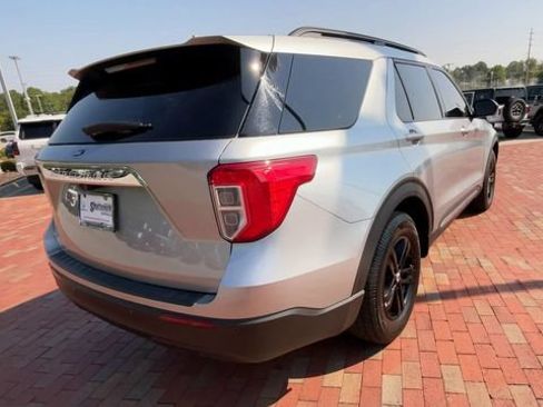 Used 2023 Ford Explorer XLT RWD image 9
