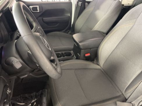 Used 2025 Jeep Wrangler Unlimited Sport AWD/4WD image 18
