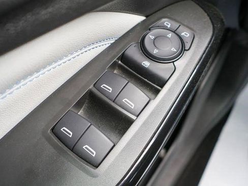 Certified 2025 Chevrolet Trax LT w/ LT Convenience Package FWD image 18