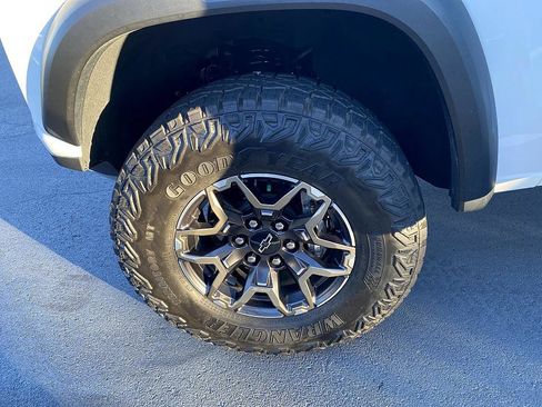 Used 2024 Chevrolet Colorado ZR2 w/ Technology Package image 8