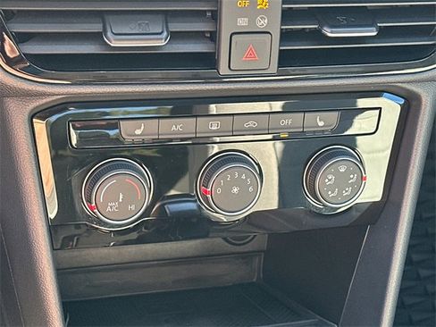 Used 2023 Volkswagen Taos SE image 30