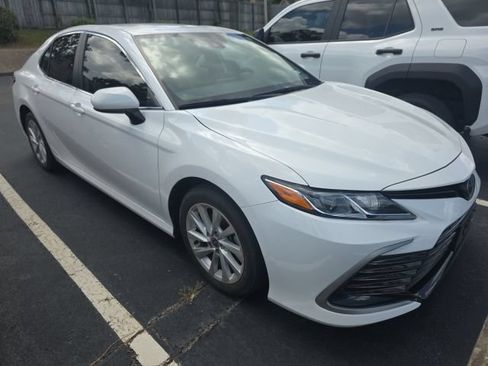 Used 2023 Toyota Camry LE FWD image 3