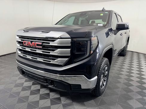Used 2023 GMC Sierra 1500 SLE image 10