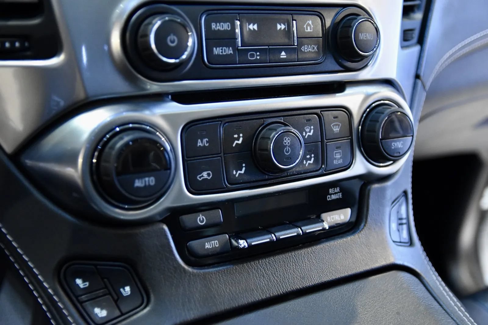 Used 2019 Chevrolet Tahoe Premier AWD/4WD image 18