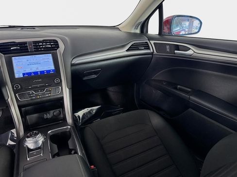 Used 2020 Ford Fusion SE image 25