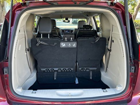 Certified 2020 Chrysler Pacifica Touring-L image 38