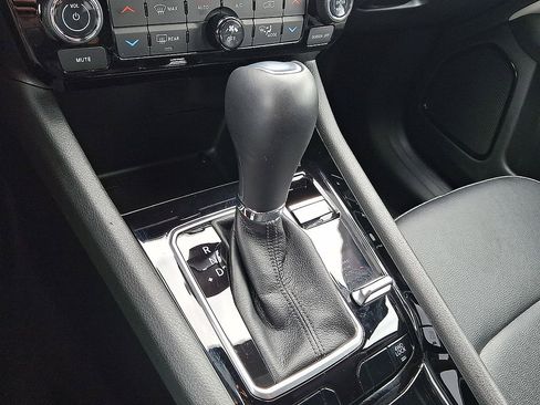 Certified 2025 Jeep Compass Limited AWD/4WD image 12