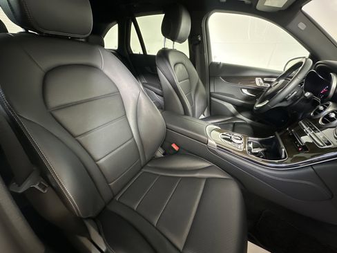 Used 2017 Mercedes-Benz GLC 300 4MATIC image 23