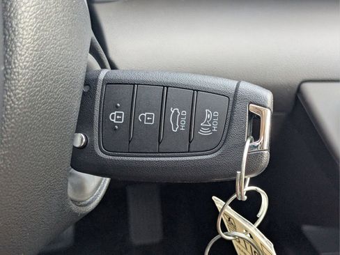 New 2025 Hyundai Elantra SE FWD image 34