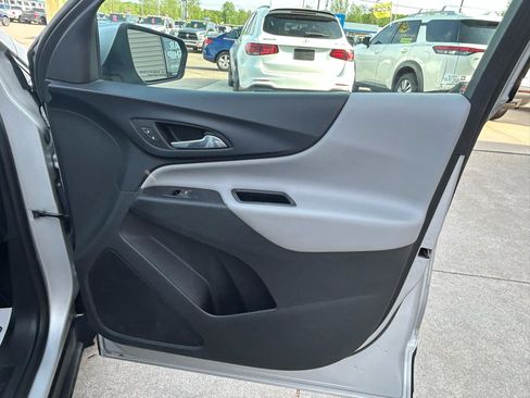 Used 2018 Chevrolet Equinox LT AWD/4WD image 16