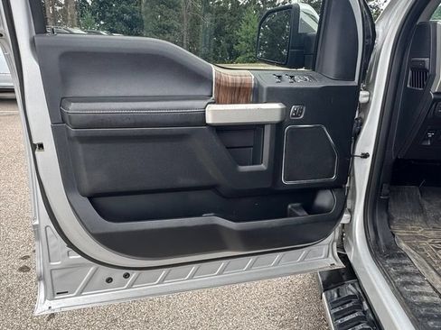 Used 2019 Ford F150 Lariat w/ Equipment Group 502A Luxury AWD/4WD image 20