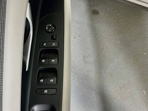Used 2023 Hyundai Elantra Limited FWD image 18