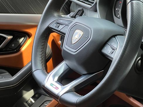 Used 2019 Lamborghini Urus AWD/4WD image 24