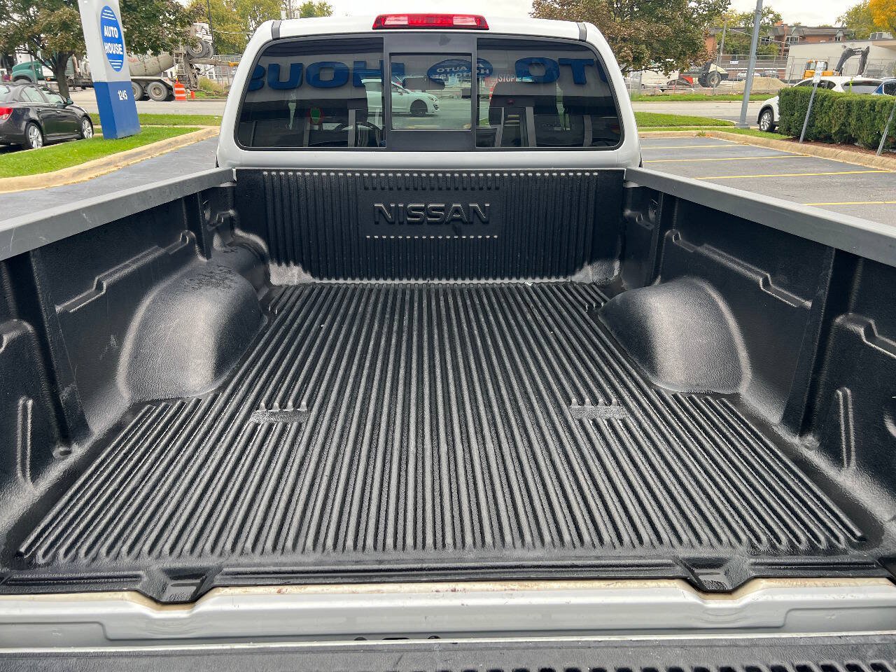 Used 2009 Nissan Frontier SE w/ SE Value Truck Pkg AWD/4WD image 18
