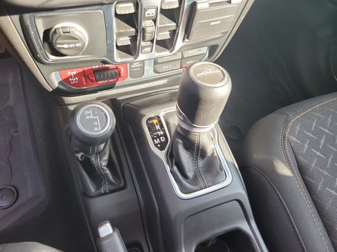 Used 2024 Jeep Gladiator Mojave AWD/4WD image 25