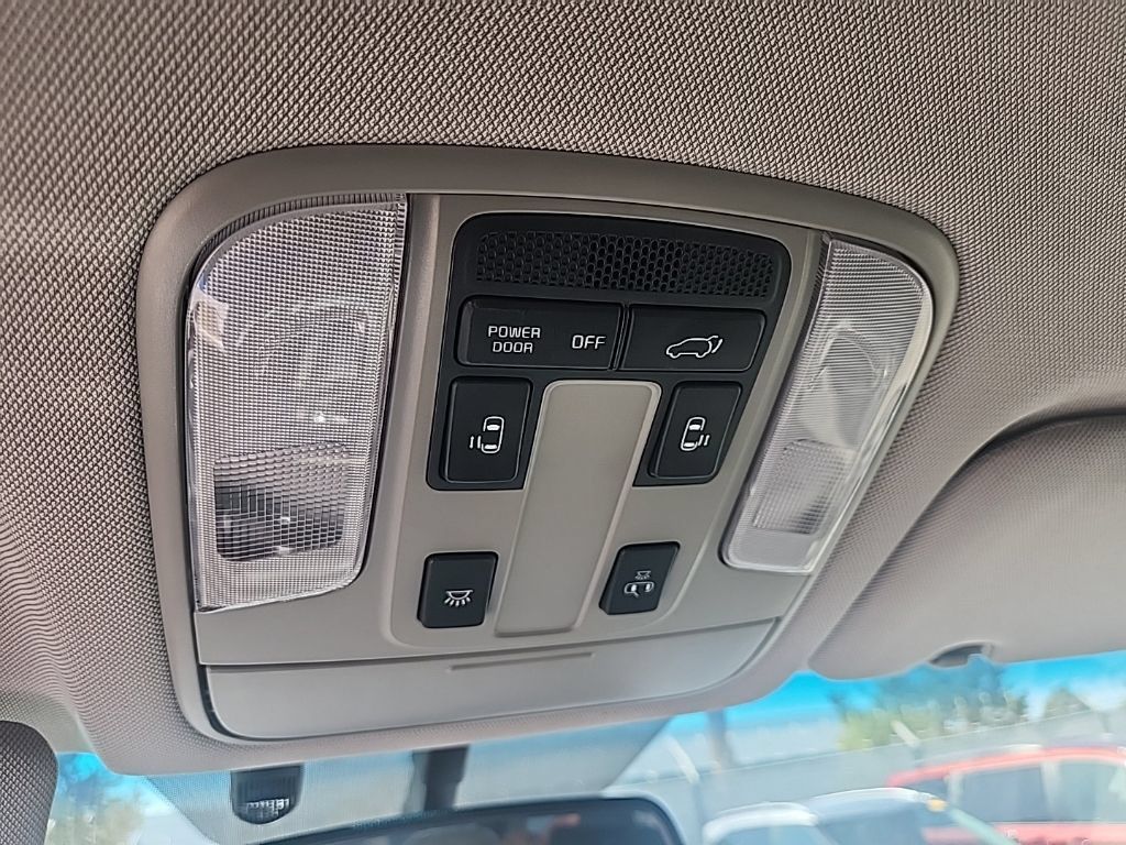 Used 2016 Kia Sedona SX FWD image 24