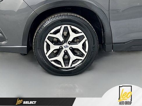 Used 2023 Subaru Forester Premium image 31