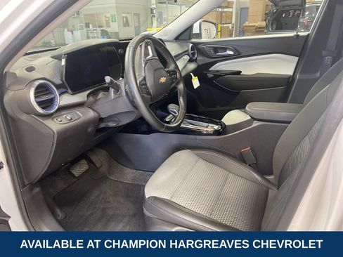 Used 2024 Chevrolet Trax LT w/ Driver Confidence Package FWD image 13