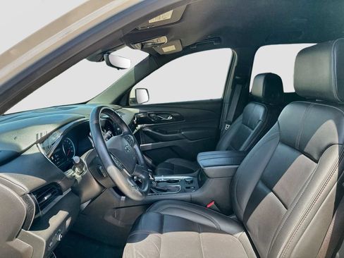 Used 2023 Chevrolet Traverse RS FWD image 11
