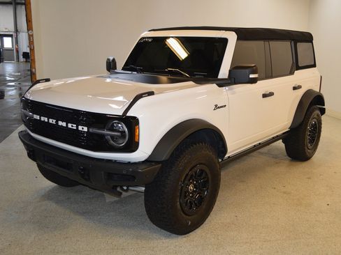 Used 2023 Ford Bronco Wildtrak image 7