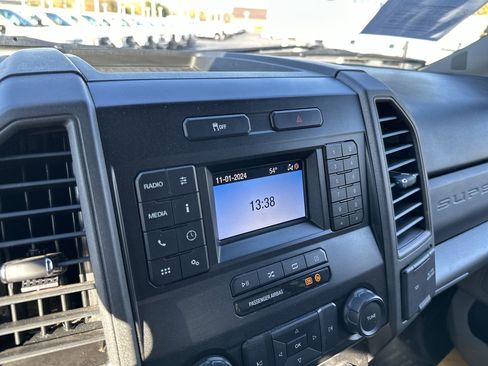 Used 2021 Ford F550 4x4 Regular Cab Super Duty image 16
