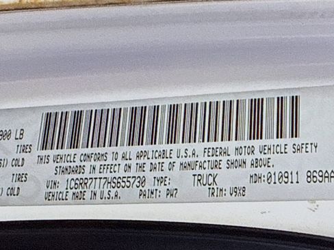 Used 2017 RAM 1500 Classic SLT AWD/4WD image 38